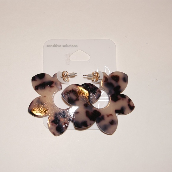 NEW Gold 50MM Flower Tortoiseshell Hoop Earrings - Picture 4 of 8